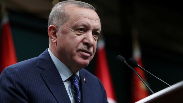 Президент Турции Реджеп Тайип Эрдоган во время выступления перед членами своей партии - اسپوتنیک افغانستان  