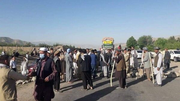 معترضان شاهراه عمومی تخار – بدخشان را بستند - اسپوتنیک افغانستان  