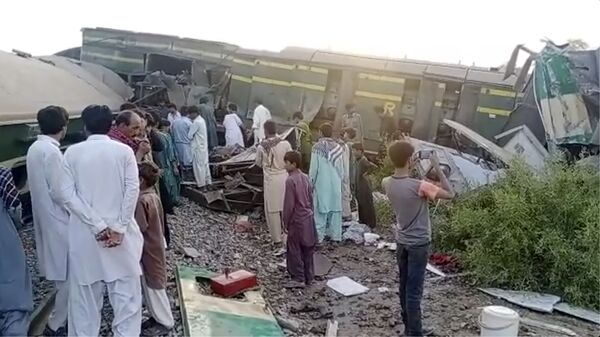 Столкновение двух поездов в пакистанской провинции Синд - اسپوتنیک افغانستان  
