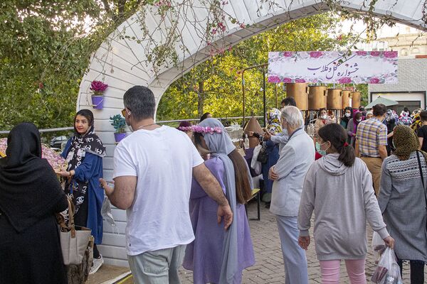 جشنواره گلاب‌گیری در پارک آب و آتش در تهران - اسپوتنیک افغانستان  