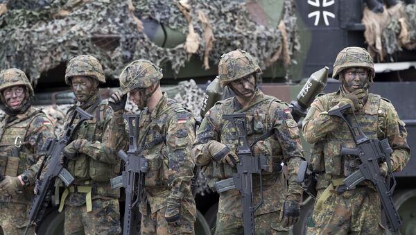 رفتار نژادپرستانه سربازان آلمانی؛ افغان‌تبار که قربانی آزارجنسی شده است - اسپوتنیک افغانستان  