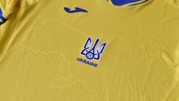 پیراهن تیم ملی اوکراین A picture taken on June 6, 2021 shows a EURO 2020 jersey of the Ukrainian national football team. - اسپوتنیک افغانستان  