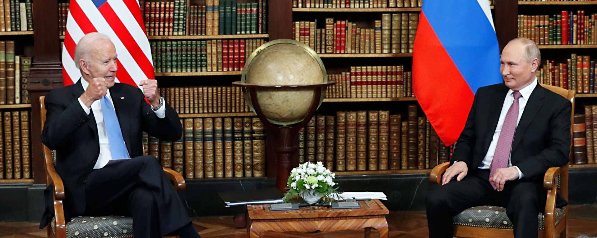 Президент РФ Владимир Путин и президент США Джо Байден  во время встречи в Женеве на вилле Ла Гранж - اسپوتنیک افغانستان  , 1920, 30.11.2021