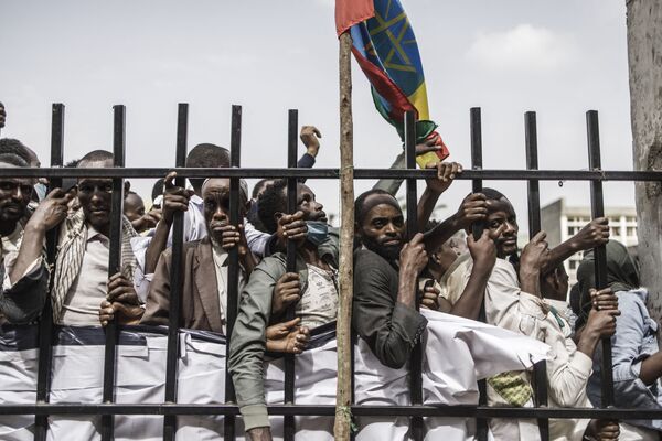 حامیان ابی احمد نخست وزیر اتیوپی برای ورود به ورزشگاه جیما صف آرایی می کنند - اسپوتنیک افغانستان  