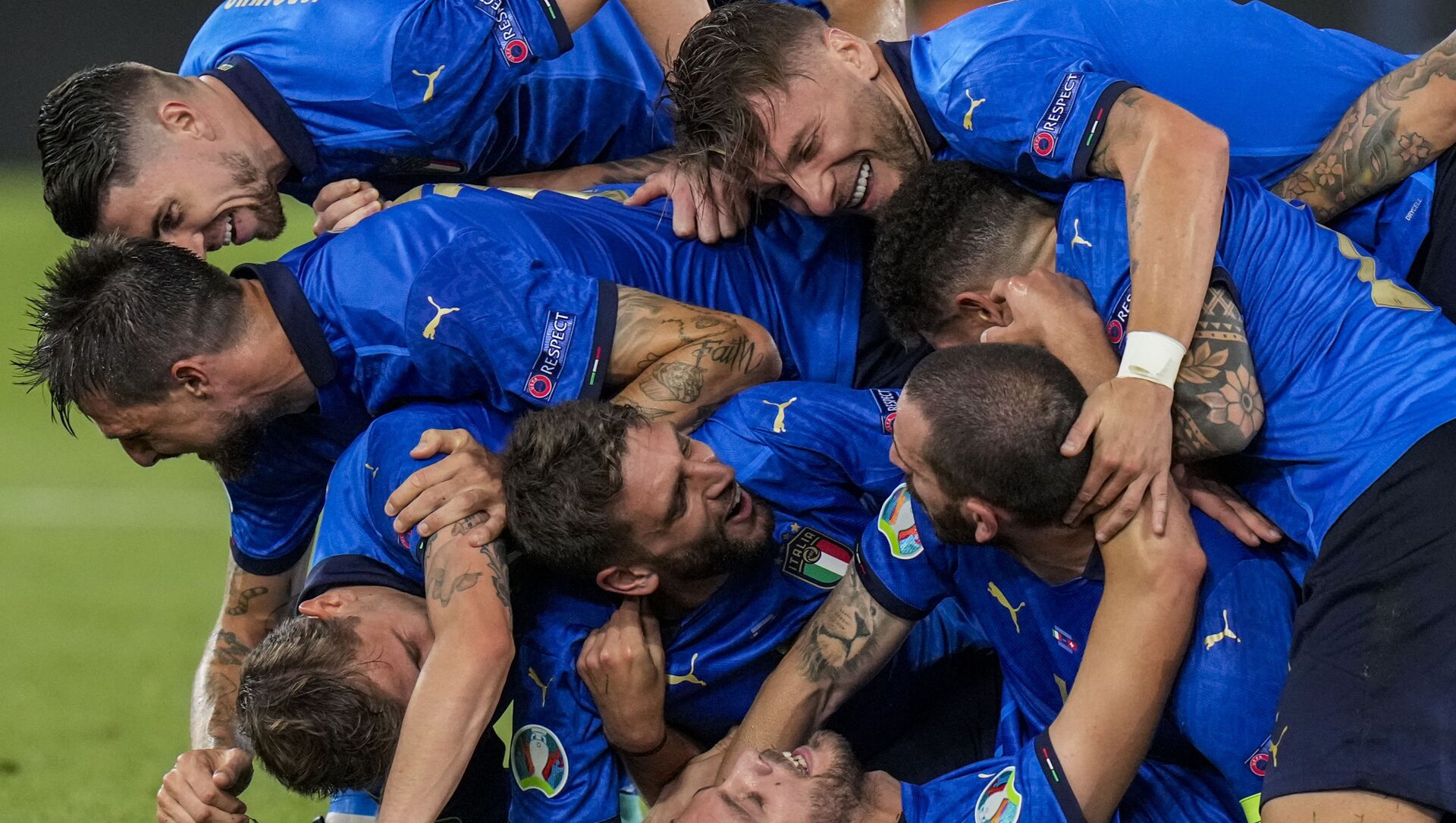 Игроки сборной Италии празднуют свой второй гол во время матча группы А чемпионата ЕВРО-2020 между сборными Италии и Швейцарии на олимпийском стадионе в Риме, Италия - اسپوتنیک افغانستان  , 1920, 03.07.2021