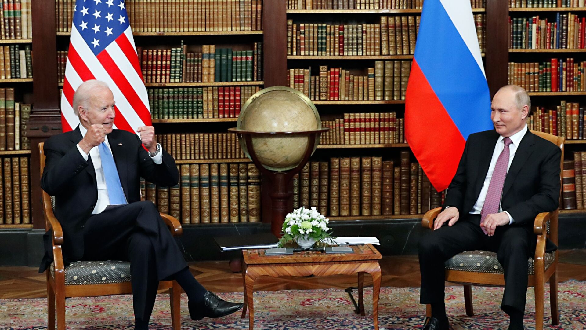 Президент РФ Владимир Путин и президент США Джо Байден  во время встречи в Женеве на вилле Ла Гранж - اسپوتنیک افغانستان  , 1920, 05.01.2023