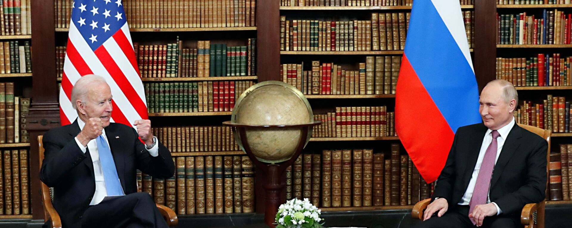 Президент РФ Владимир Путин и президент США Джо Байден  во время встречи в Женеве на вилле Ла Гранж - اسپوتنیک افغانستان  , 1920, 04.12.2021