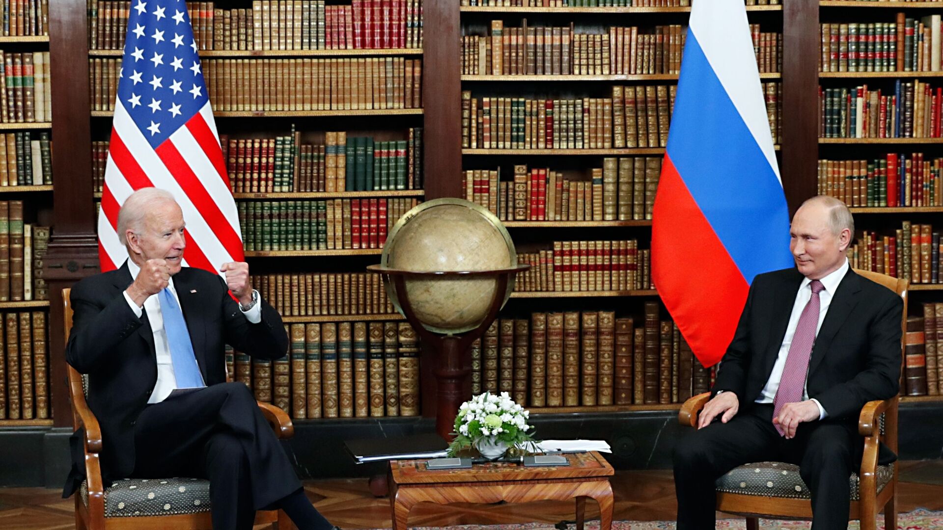 Президент РФ Владимир Путин и президент США Джо Байден  во время встречи в Женеве на вилле Ла Гранж - اسپوتنیک افغانستان  , 1920, 22.11.2021