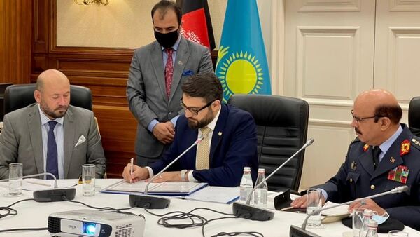 توافق‌نامه همکاری های نظامی میان افغانستان و قزاقستان امضا شد - اسپوتنیک افغانستان  