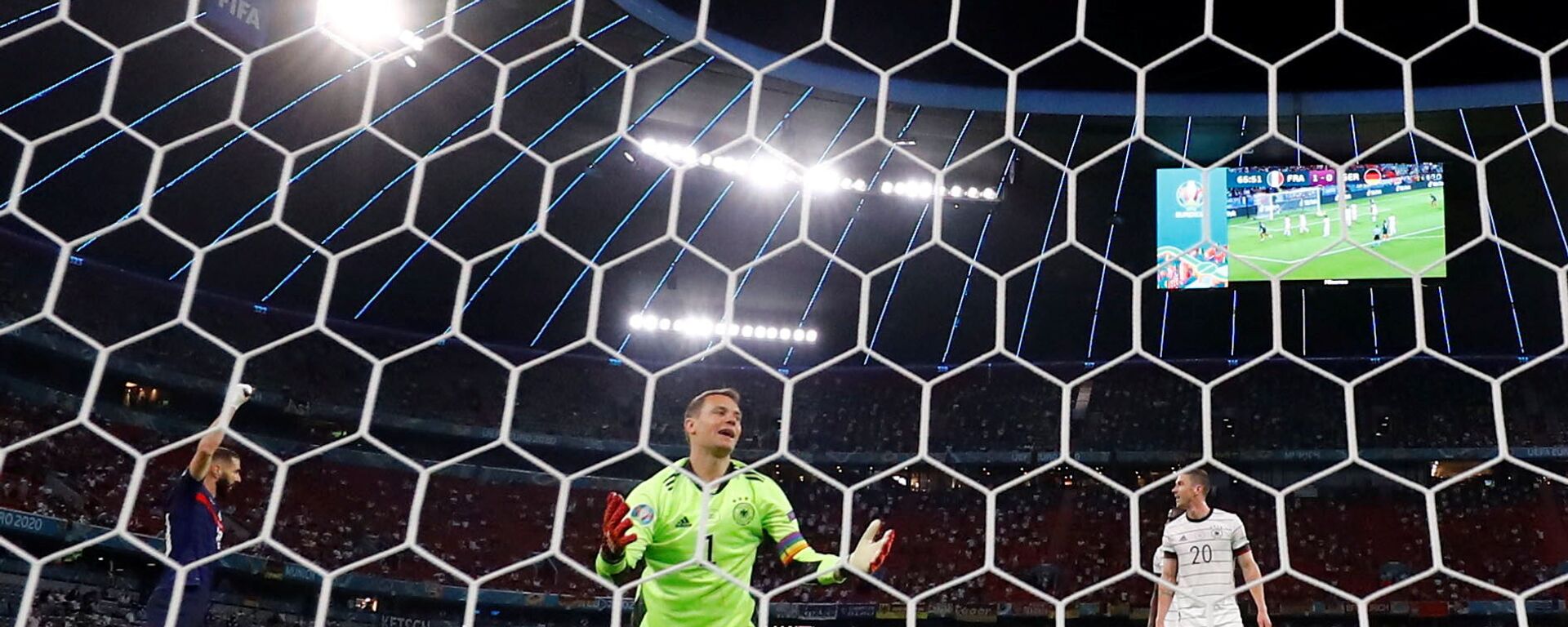 مانوئل نویر دروازه بان جرمنی  Germany's Manuel Neuer reacts before a goal scored by France's Kylian Mbappe is disallowed for offside, June 15, 2021 - اسپوتنیک افغانستان  , 1920, 21.06.2021