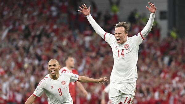 Игрок сборной Дании Миккель Дамсгор празднует первый забитый гол во время матча группы B ЕВРО-2020 между Россией и Данией - اسپوتنیک افغانستان  