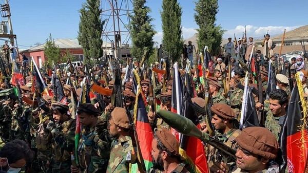 پشتیبانی از نیروهای امنیتی؛ صدها تن با برداشتن سلاح برای مقابله با طالبان برخواستند - اسپوتنیک افغانستان  