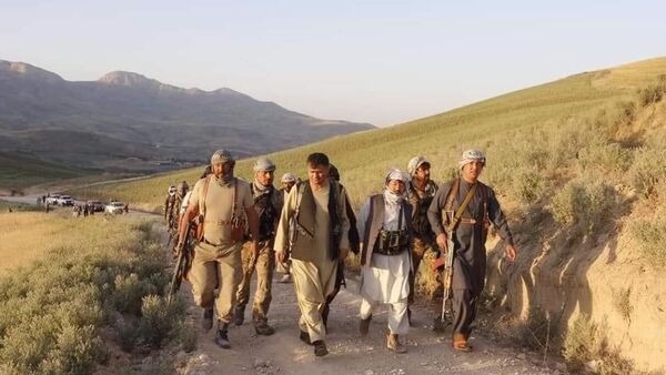 سید ظاهر مسرور نماینده بلخ در مجلس نمایندگان برای نبرد با طالبان به چهارکنت رفت - اسپوتنیک افغانستان  