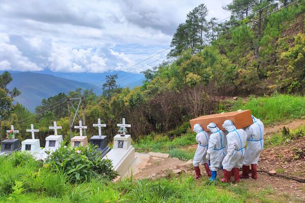 دفن جنازه ناشی از کووید-19 در میانمار. - اسپوتنیک افغانستان  