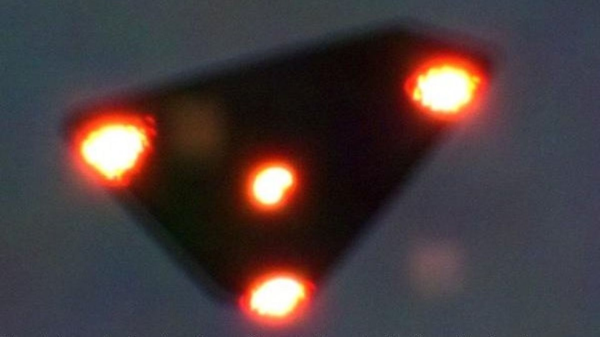 Летающий треугольник, который якобы был сфотографирован во время «Бельгийской волны НЛО» 15 июня 1990 года над Валлонией, Бельгия - اسپوتنیک افغانستان  , 1920, 01.01.2023