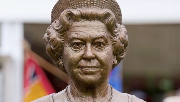 در کانادا، بومی ها مجسمه های ملکه های انگلیس ویکتوریا و الیزابت دوم را سرنگون کردند - اسپوتنیک افغانستان  