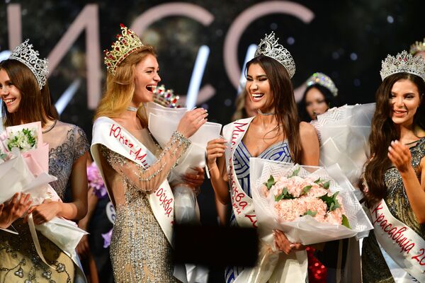 مسابقه زیبایی 25-مین سالگرد «دختر شایسته 2021» مسکو.
 - اسپوتنیک افغانستان  