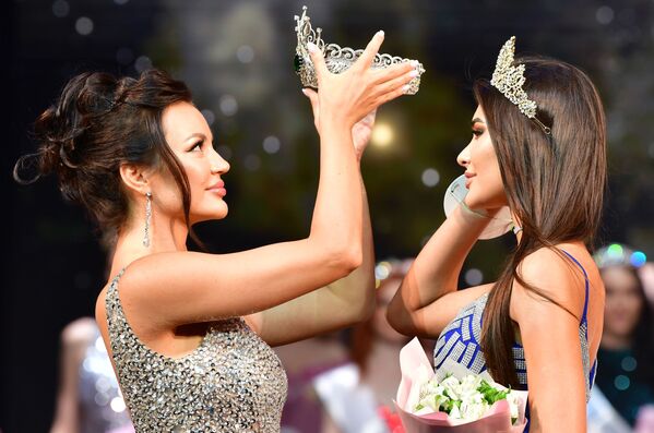 مسابقه زیبایی 25-مین سالگرد «دختر شایسته 2021» مسکو.
 - اسپوتنیک افغانستان  