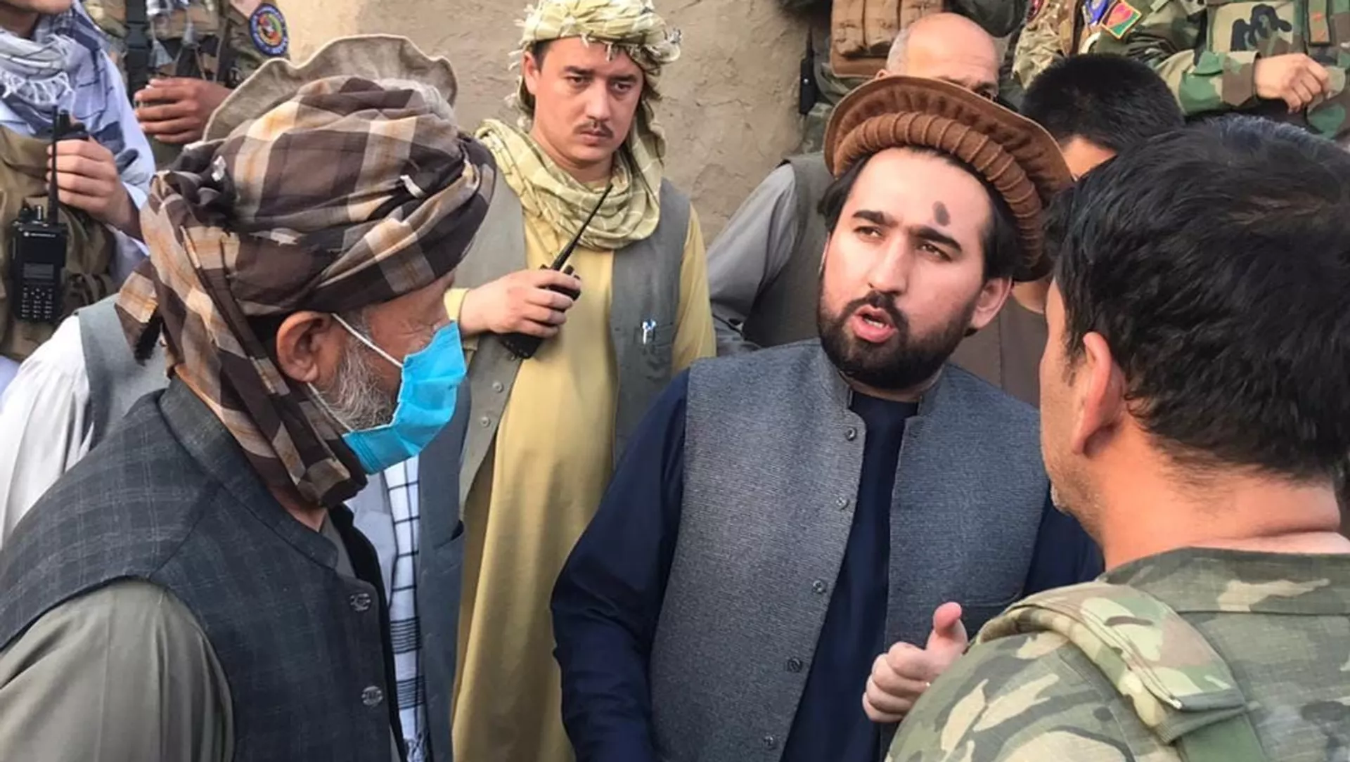 عبدالله بیک نماینده تخار در مجلس نمایندگان در درگیری با طالبان زخمی شد