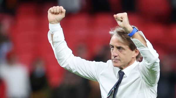روبرتو مانچینی سرمربی تیم ملی ایتالیا  Italy coach Roberto Mancini celebrates after the match - اسپوتنیک افغانستان  