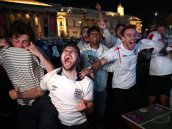 جشن طرفداران تیم انگلستان پس از ختم مسابقه - اسپوتنیک افغانستان  