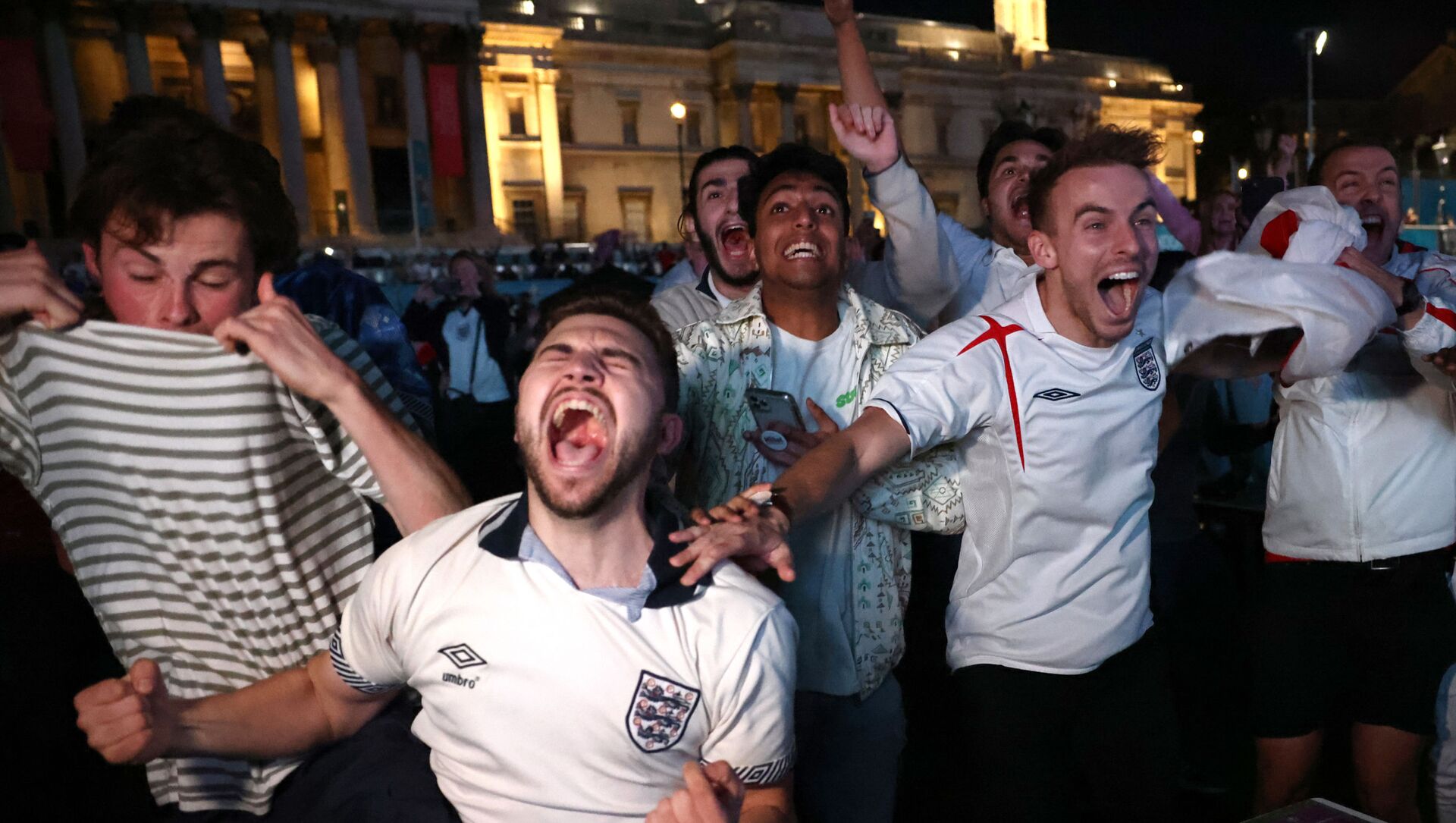 Болельщики Англии празднуют после матча - اسپوتنیک افغانستان  , 1920, 07.10.2021