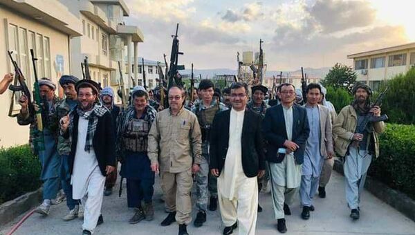 دیدار فرماندهان جهادی با والی پیشین بامیان به منظور پشتیبانی از نیروهای امنیتی - اسپوتنیک افغانستان  