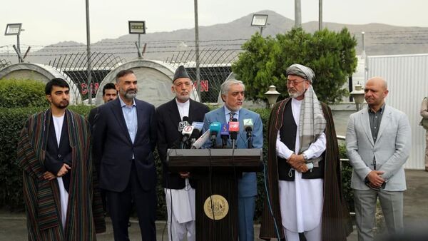هیئتی دولت افغانستان متشکل از سیاست‌گران برای گفت‌وگو با طالبان به دوحه رفت - اسپوتنیک افغانستان  