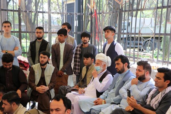 شماری از باشندگان ولایت تخار مقیم کابل، با شعار «تخار را نجات دهید» خیمه اعتراضی برپا کردند. - اسپوتنیک افغانستان  