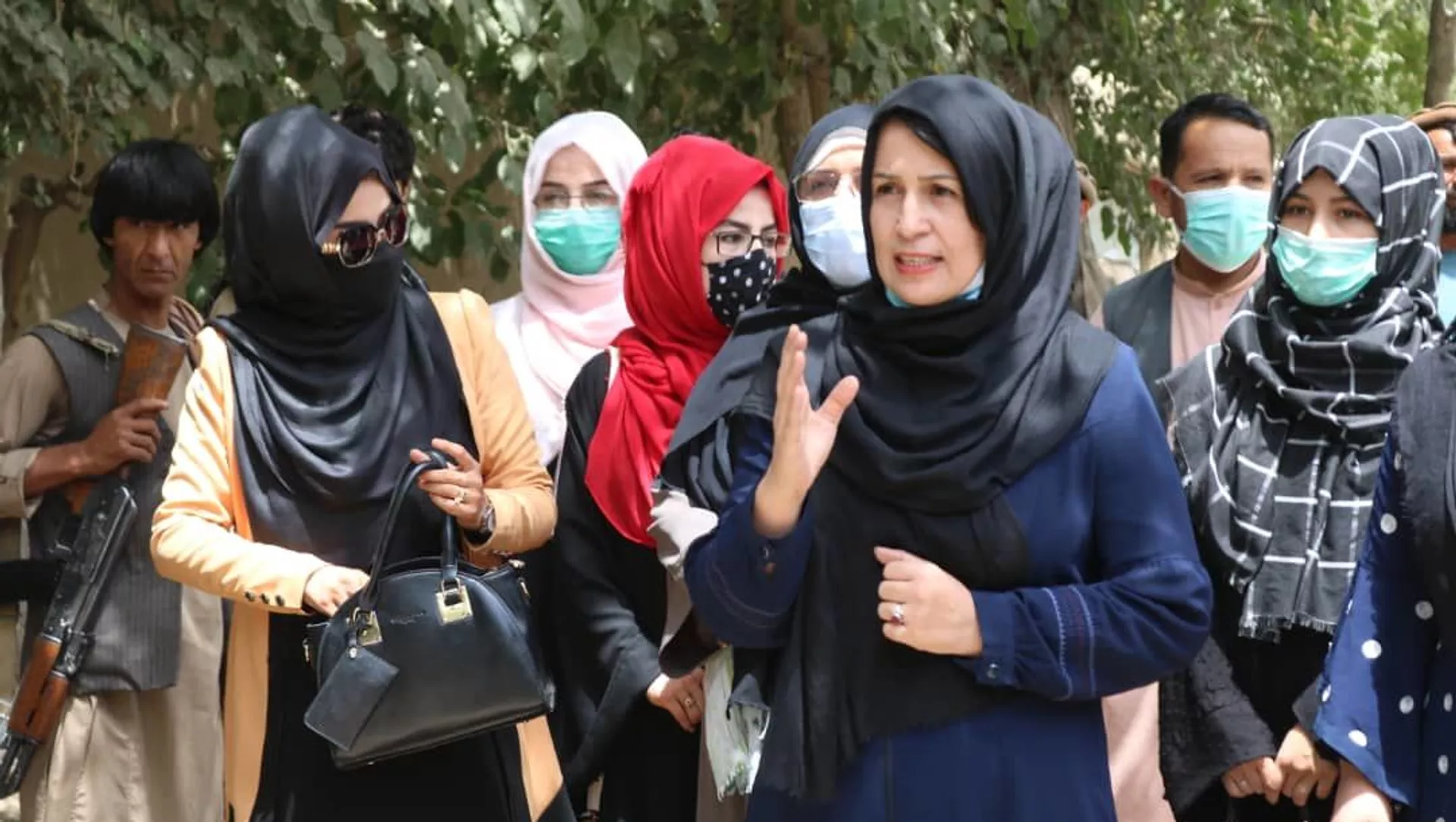 یاوری فعالان مدنی تخار به باشندگان در خط نبرد با طالبان 