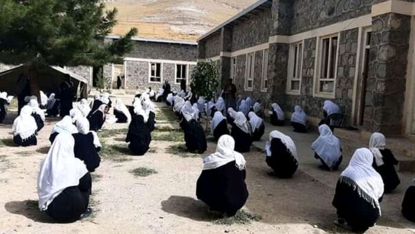 پیام کمیسیون حقوق بشر به مناسبت روز دختر: دختران افغان از حقوق اساسی‌شان محروم شده‌اند - اسپوتنیک افغانستان  