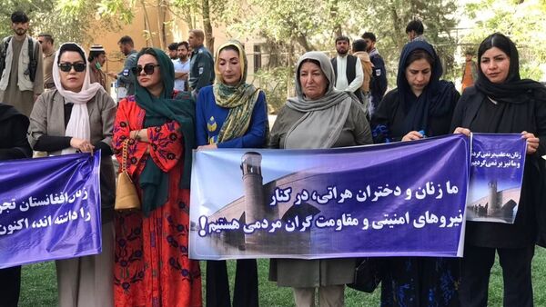 اعتراض شماری از فعالان مدنی و مردم بومی هرات در کابل در پیوند به وضعیت وخیم امنیتی. - اسپوتنیک افغانستان  