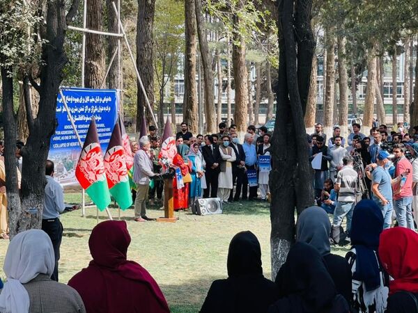 اعتراض شماری از فعالان مدنی و مردم بومی هرات در کابل در پیوند به وضعیت وخیم امنیتی. - اسپوتنیک افغانستان  