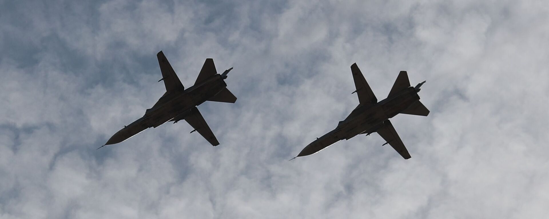 Фронтовые бомбардировщики Су-24 в небе во время международных российско-индийских учений Индра-2021  - اسپوتنیک افغانستان  , 1920, 20.03.2022