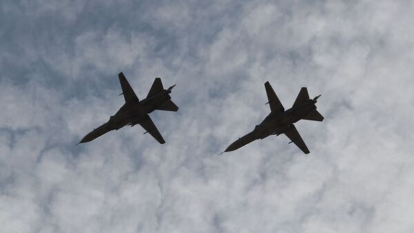 Фронтовые бомбардировщики Су-24 в небе во время международных российско-индийских учений Индра-2021  - اسپوتنیک افغانستان  
