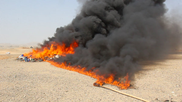 آتش زدن 13 تن مواد مخدر و شراب در ولایت ننگرهار. - اسپوتنیک افغانستان  