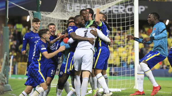 Chelsea's goalkeeper Kepa Arrizabalaga celebrates with team mates after the penalty shootout of the UEFA Super Cup soccer match between Chelsea and Villarreal at Windsor Park in Belfast, Northern Ireland, Wednesday, Aug. 11, 2021 - اسپوتنیک افغانستان  