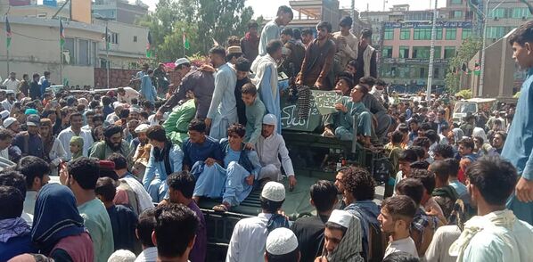 طالبان با باشندگان محل درجلا آباد. - اسپوتنیک افغانستان  
