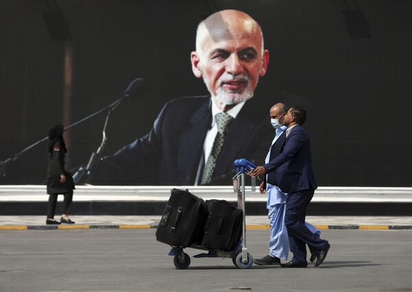 مسافران در فرودگاه کابل. - اسپوتنیک افغانستان  