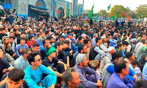 شیعیان هزاره در شهر مزارشریف برای شهدای کربلا عزاداری کردند. - اسپوتنیک افغانستان  