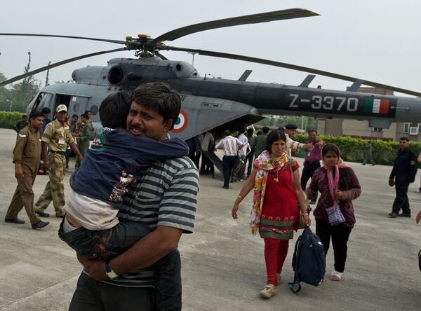 تخلیه زائران هندی از مناطق سیل زده توسط نیروی هوایی هند سال 2013 - اسپوتنیک افغانستان  
