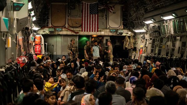 امریکا آمادۀ پذیرش 50 هزار پناهجو از افغانستان در پایگاه‌هایش است - اسپوتنیک افغانستان  