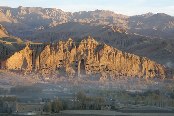 محل انفجار بت های بودا در بامیان در دوره اول حکومت طالبان - اسپوتنیک افغانستان  
