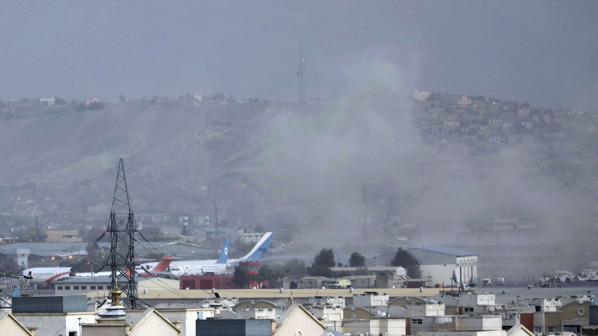 Дым от взрыва возле аэропорта в Кабуле, Афганистан - اسپوتنیک افغانستان  , 1920, 14.12.2021