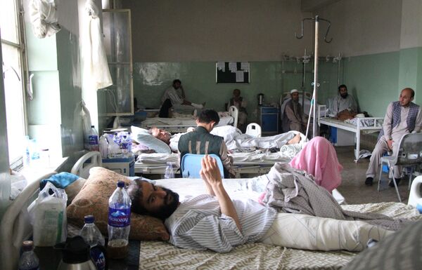 یک زخمی در شفاخانه وزیر اکبرخان. - اسپوتنیک افغانستان  