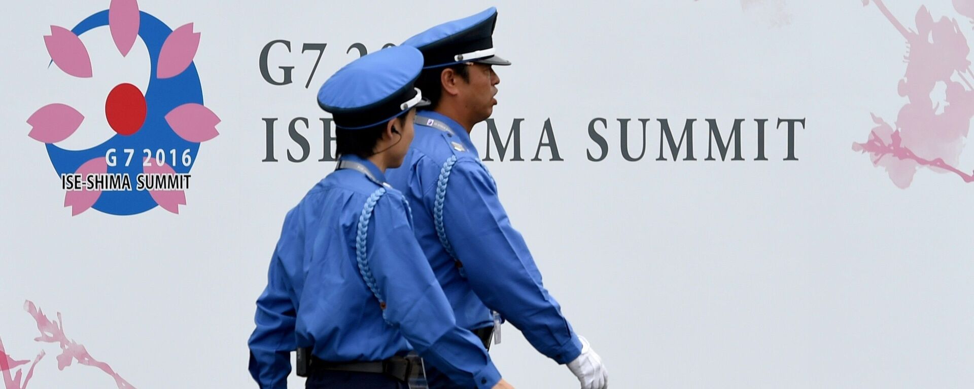 Полиция напротив логотипа саммита G7 в Японии - اسپوتنیک افغانستان  , 1920, 20.05.2023