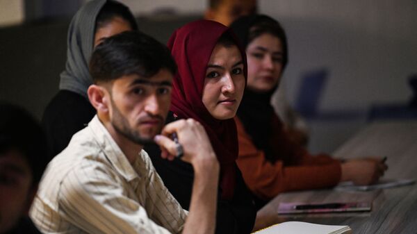 Студенты во время урока в университете в Кабуле  - اسپوتنیک افغانستان  