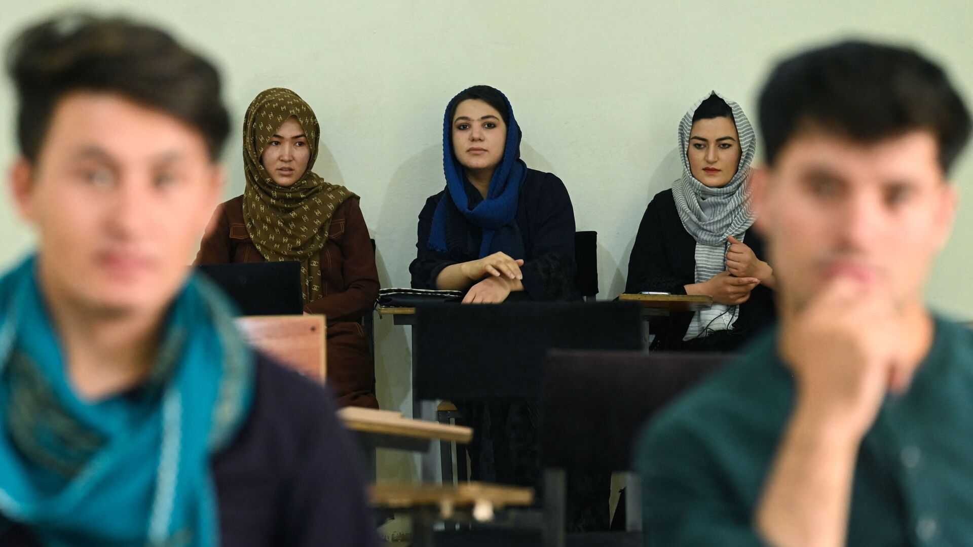 Студенты во время урока в университете в Кабуле  - اسپوتنیک افغانستان  , 1920, 17.02.2023