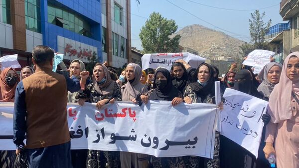 خبرنگاران بازداشت شده در تظاهرات امروز کابل رها شدند - اسپوتنیک افغانستان  