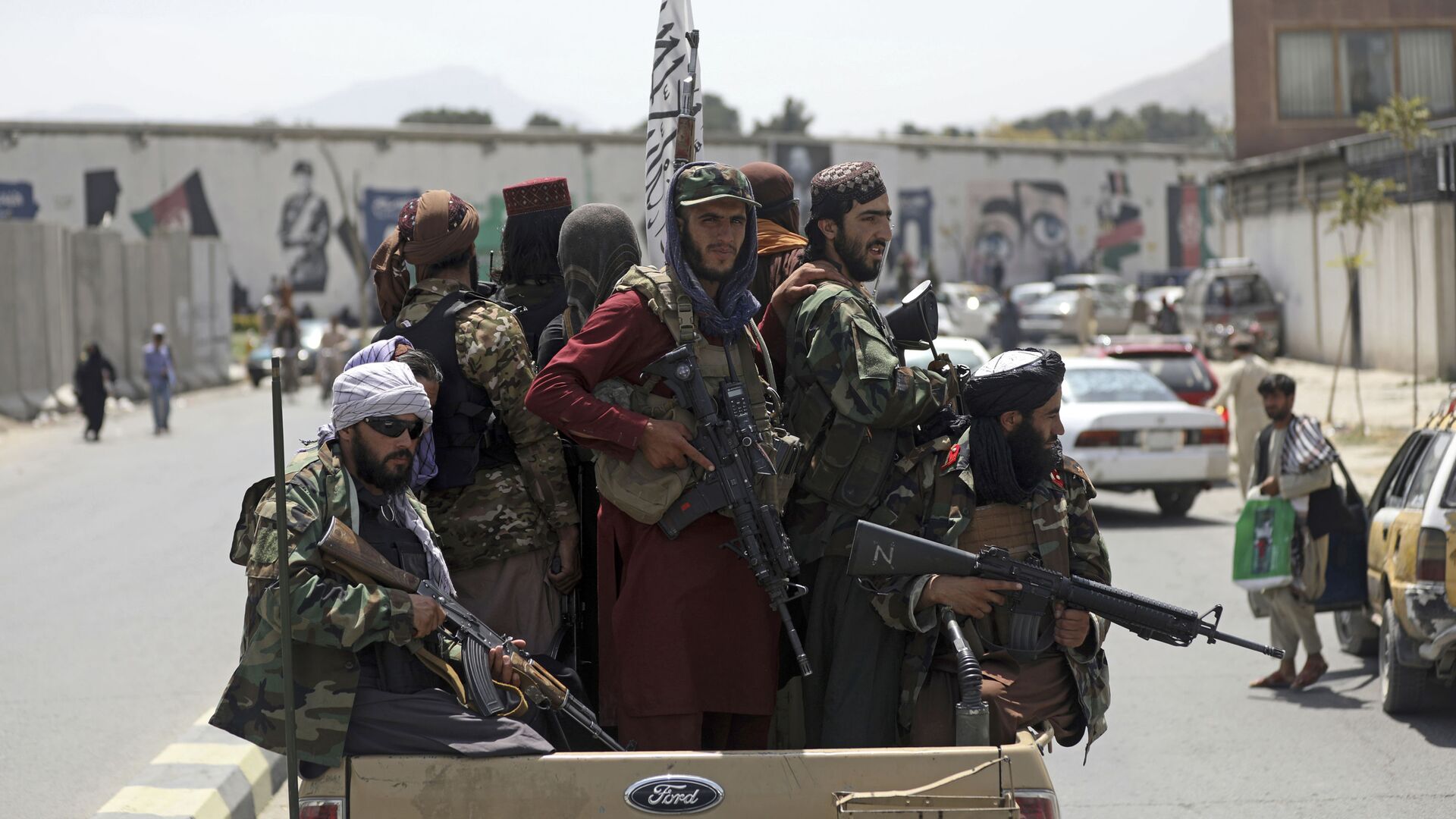 Боевики Талибана* в Кабуле, Афганистан - اسپوتنیک افغانستان  , 1920, 23.12.2021